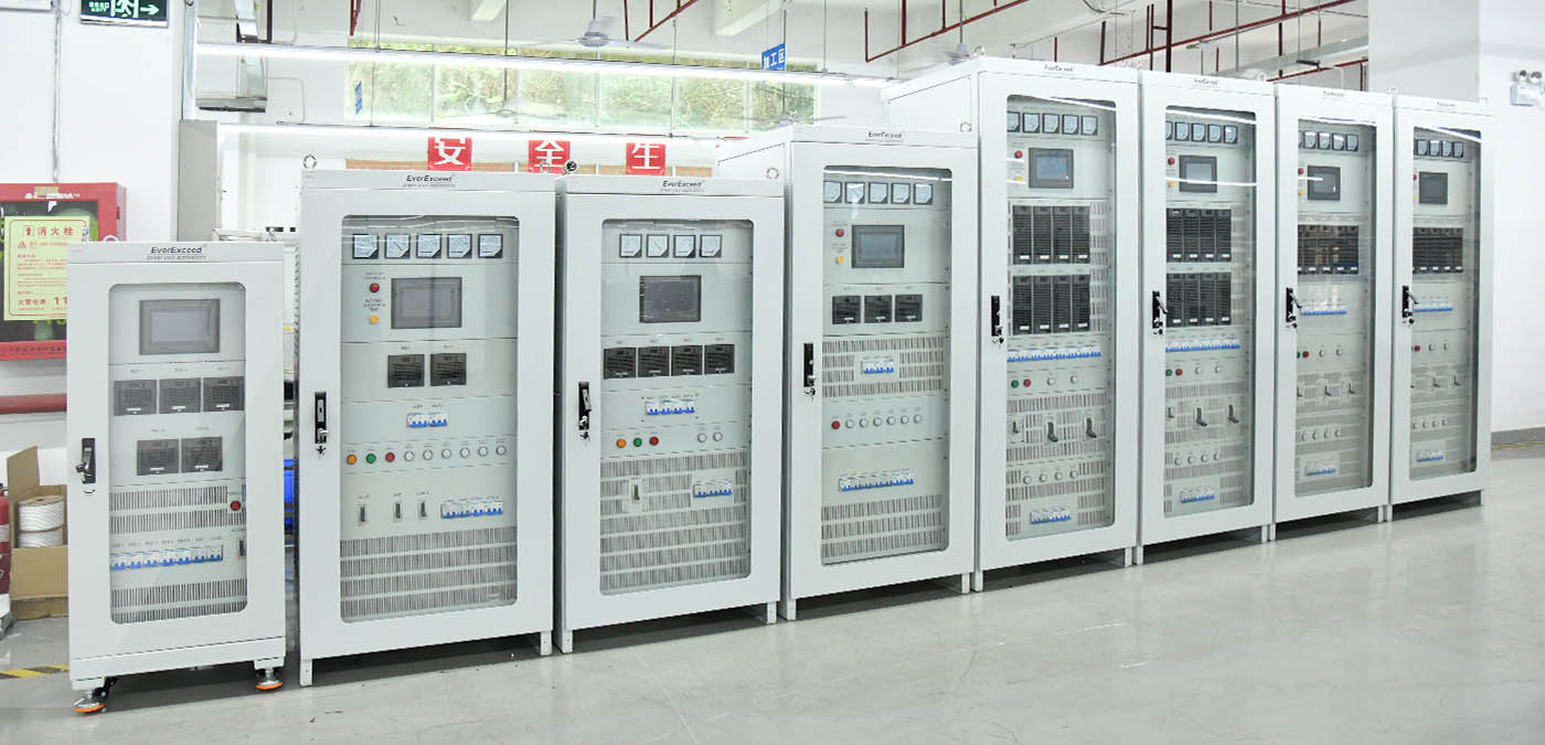 Carregador CC modular da série HF, 125 V, 200 A, para subestação.